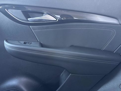 Used 2025 Buick Envision Preferred image 14