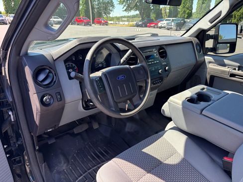 Used 2015 Ford F250 XL w/ Power Equipment Group AWD/4WD image 3