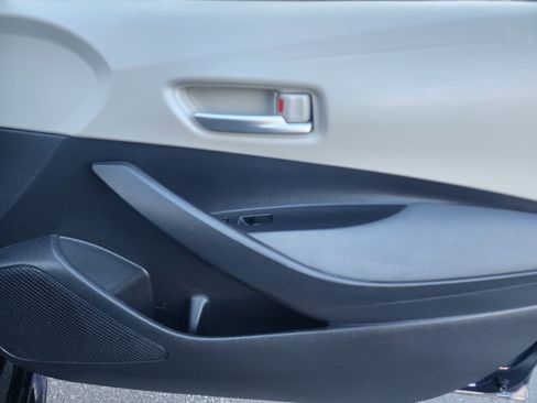 Used 2021 Toyota Corolla LE image 13