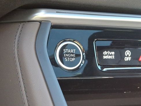 Used 2025 Audi Q5 Premium w/ Convenience Package image 27