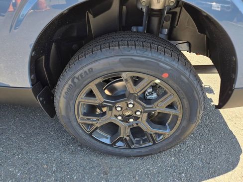 Used 2025 Ford Maverick Lariat w/ Black Appearance Package image 9