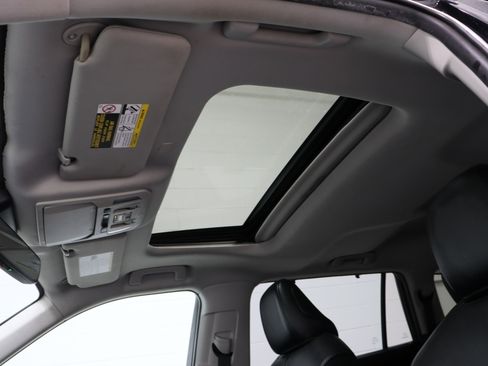 Used 2021 Toyota Highlander XLE image 27