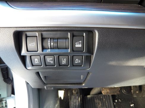 Used 2018 Subaru Outback 3.6R Touring image 24