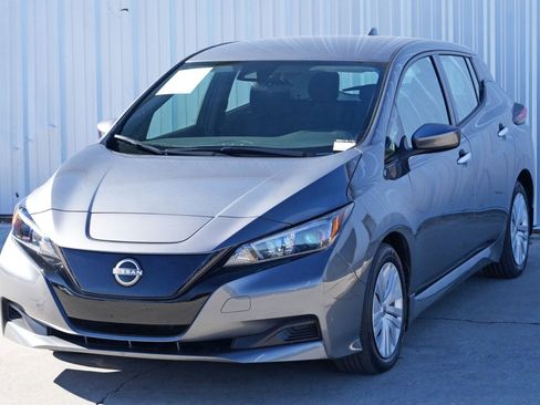 Used 2025 Nissan Leaf S image 39