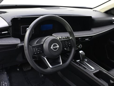 Used 2025 Nissan Kicks SV image 11