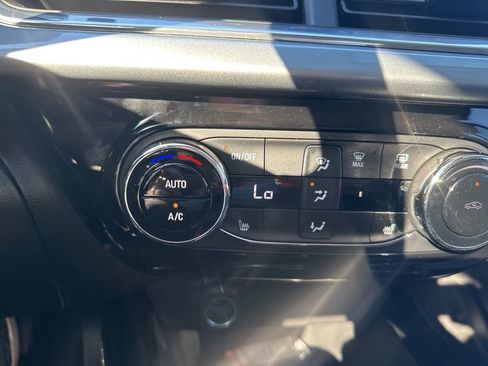 Used 2025 Chevrolet Trax LT w/ Driver Confidence Package image 16