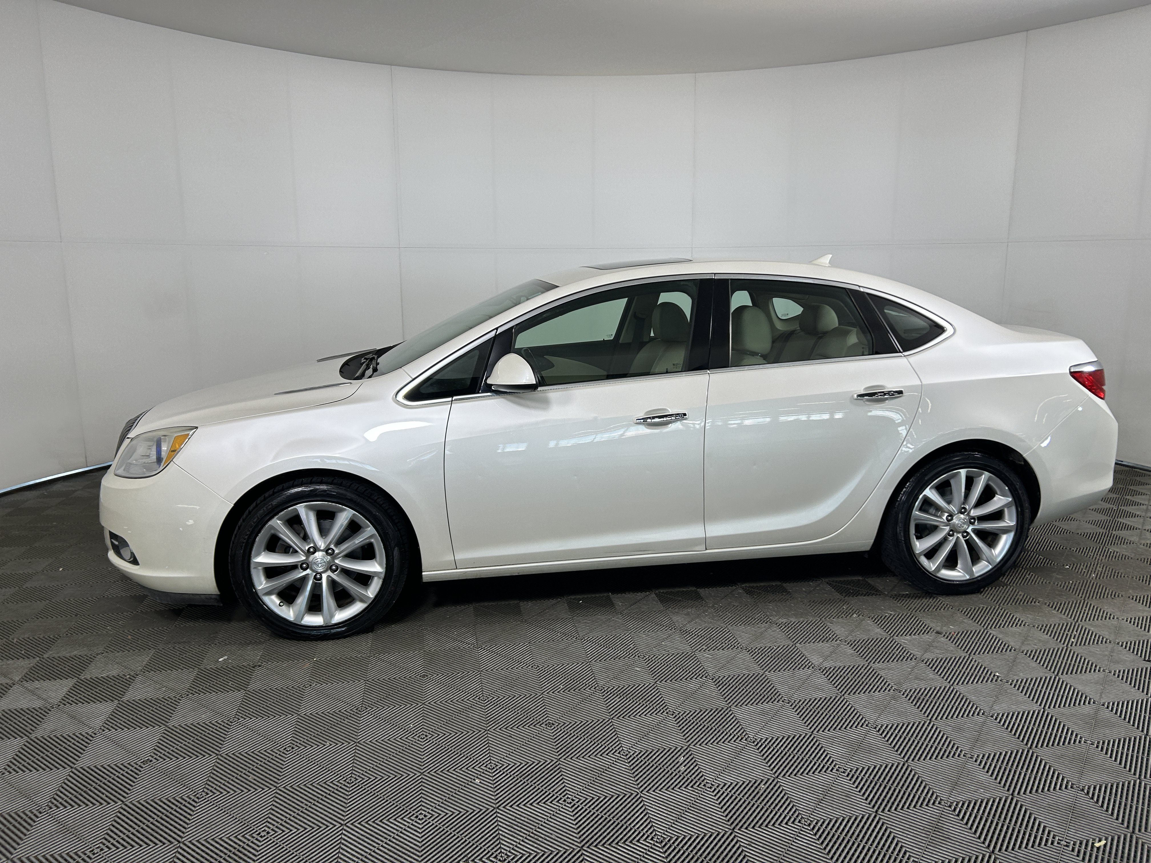 Used 2014 Buick Verano Leather FWD image 2