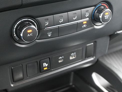 Used 2022 Nissan Frontier SV w/ Technology Package RWD image 19