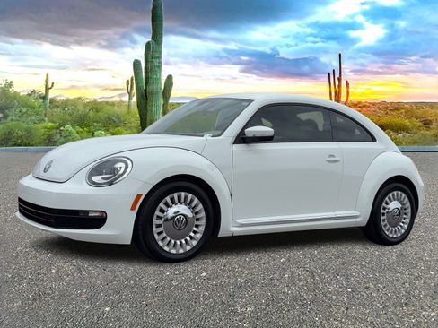 Used 2016 Volkswagen Beetle 1.8T SE w/ Lighting Package image 2
