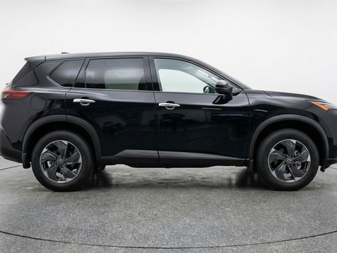 Used 2025 Nissan Rogue SV image 11