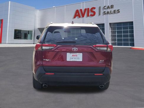 Used 2025 Toyota RAV4 XLE image 5