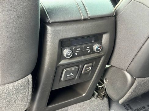 Used 2023 Chevrolet Traverse Premier FWD image 41