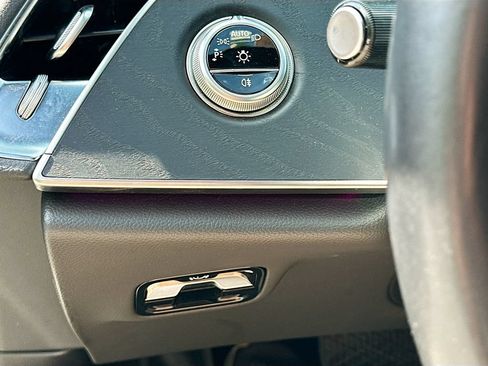 Used 2025 Mercedes-Benz E 350 Sedan image 10