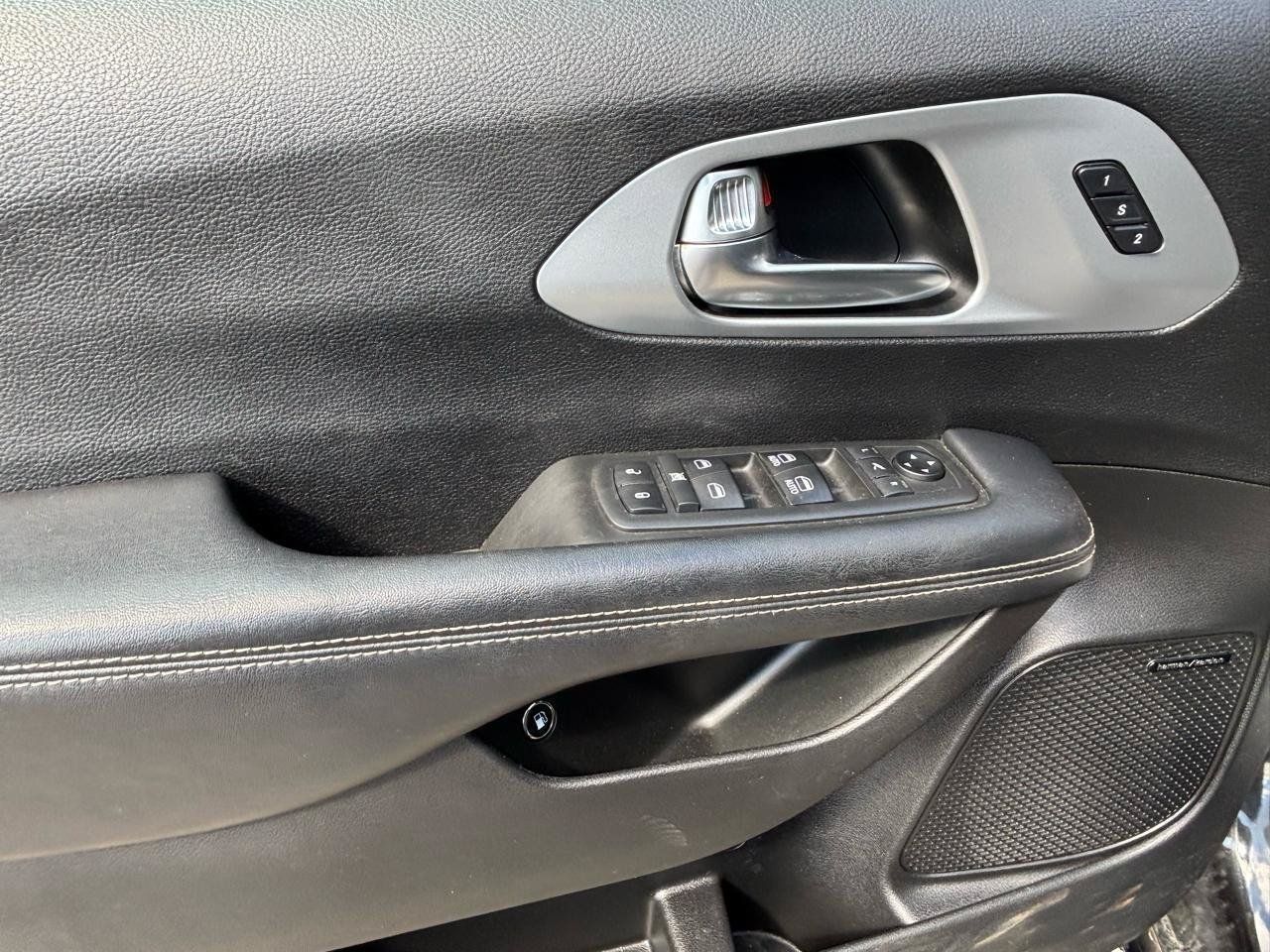 Used 2019 Chrysler Pacifica Limited w/ Advanced Safetytec Group FWD image 5