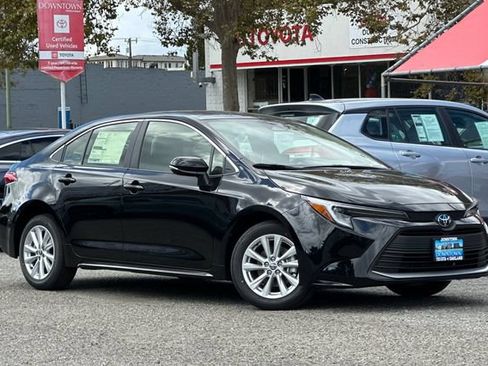 Used 2026 Toyota Corolla XLE FWD image 2