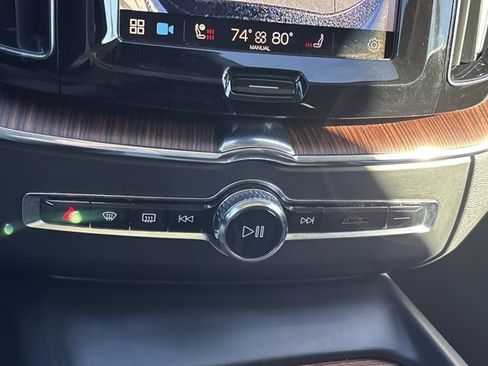 Used 2024 Volvo XC60 B5 Plus image 35