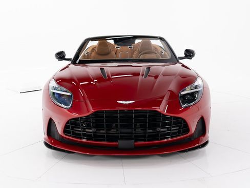 Used 2025 Aston Martin DB12 Convertible image 8