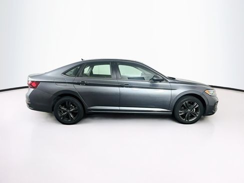 Used 2022 Volkswagen Jetta SE w/ Panoramic Sunroof Package FWD image 10