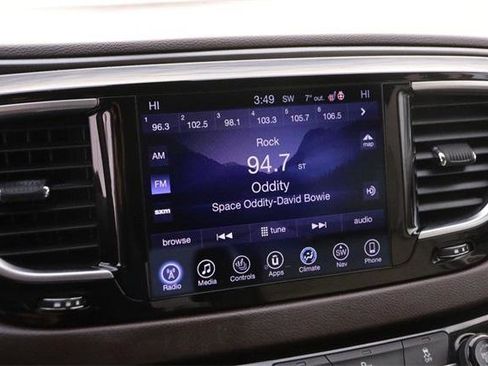 Used 2017 Chrysler Pacifica Touring-L Plus w/ Tire & Wheel Group image 18