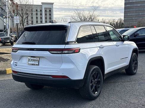 New 2026 Jeep Grand Cherokee Altitude image 2