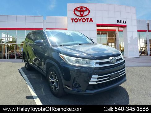 Used 2019 Toyota Highlander LE AWD/4WD image 1
