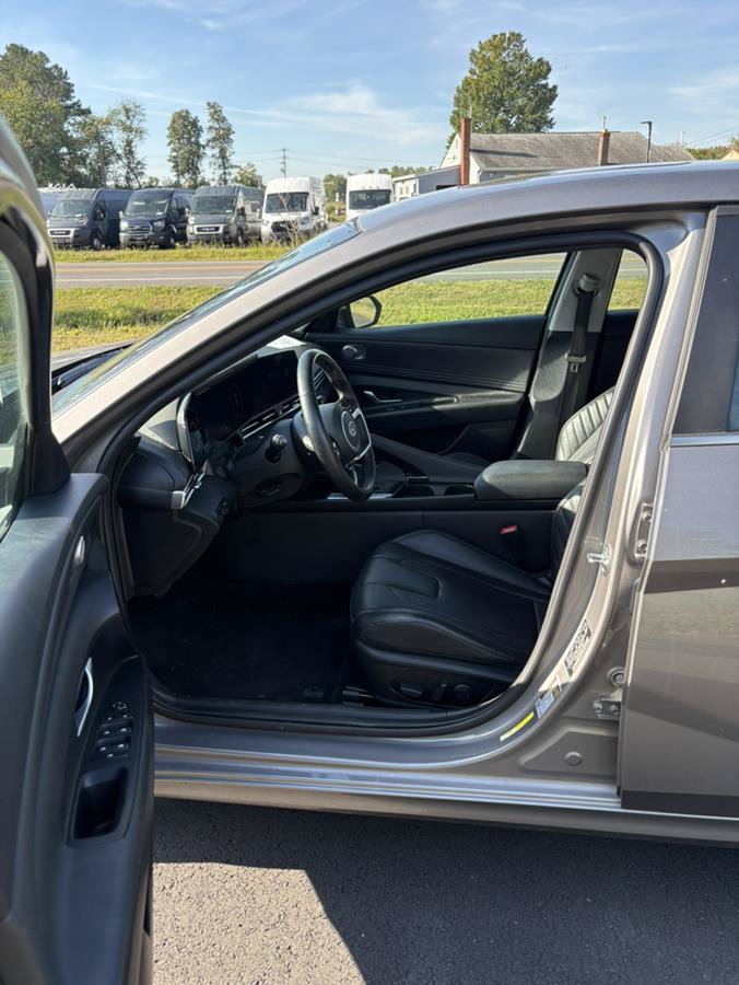 Used 2023 Hyundai Elantra Limited FWD image 14