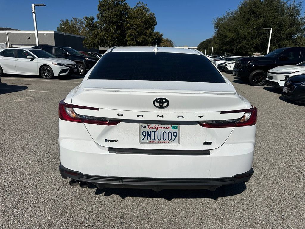 Used 2025 Toyota Camry SE FWD image 3