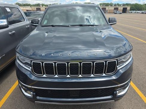 Certified 2024 Jeep Wagoneer Series III w/ Premium Group I AWD/4WD image 3