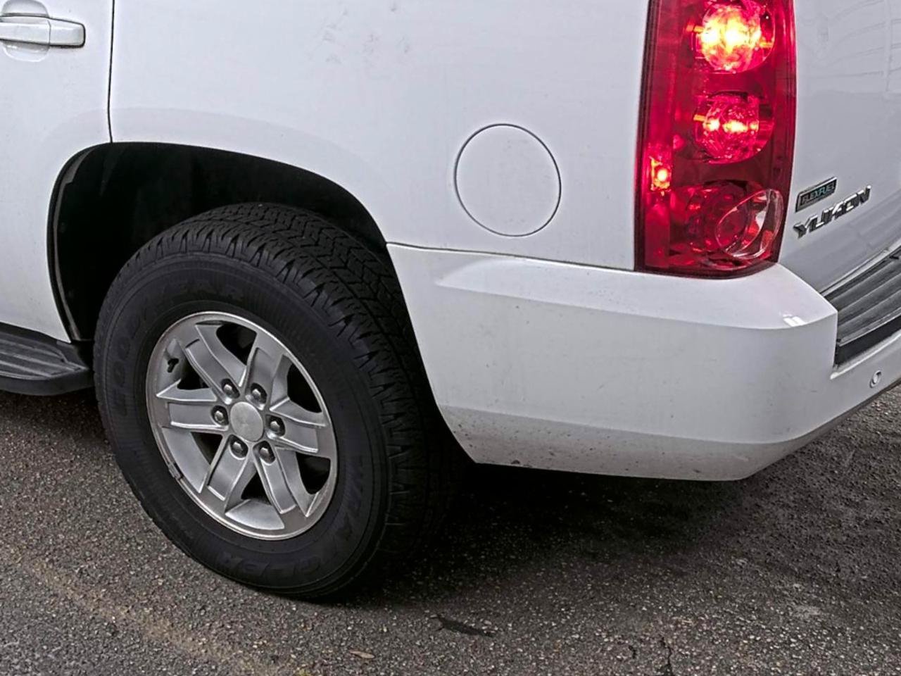 Used 2011 GMC Yukon SLT RWD image 20