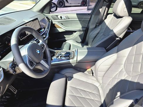 Used 2025 BMW X5 sDrive40i w/ M Sport Package image 16