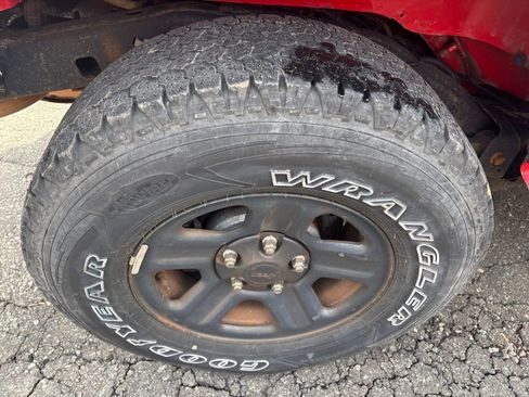 Used 2015 Jeep Wrangler Unlimited Sport w/ Connectivity Group image 18