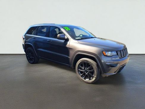 Used 2018 Jeep Grand Cherokee Altitude AWD/4WD image 2