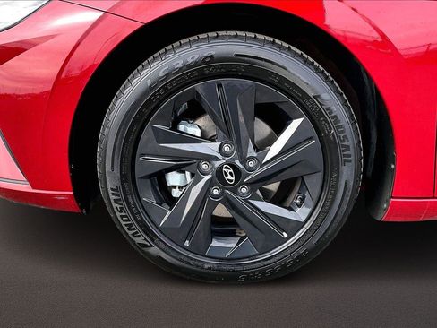 Used 2023 Hyundai Elantra SEL w/ Preferred Accessory Package image 9