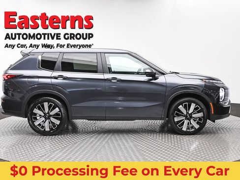 Used 2025 Mitsubishi Outlander SE FWD image 4