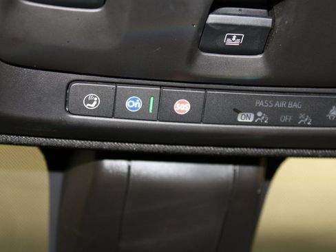 Used 2022 GMC Yukon XL Denali w/ Denali Premium Package image 37