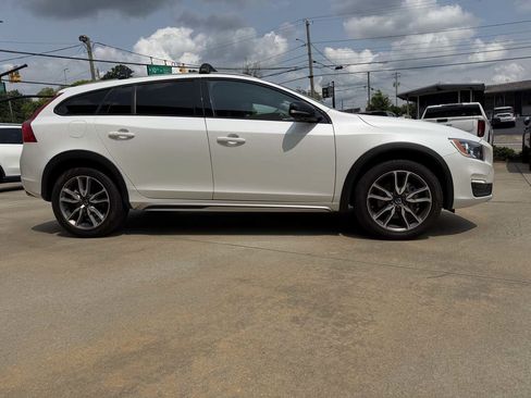 Used 2018 Volvo V60 T5 Cross Country AWD/4WD image 6
