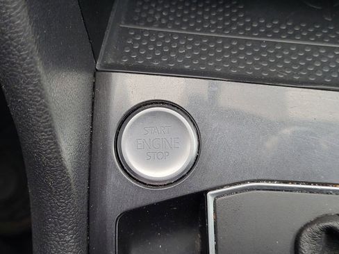 Used 2020 Volkswagen Tiguan SE w/ Panoramic Sunroof Package image 21