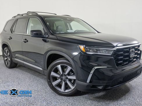 Used 2024 Honda Pilot Touring image 1