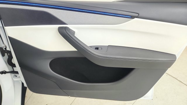Used 2026 Tesla Model Y AWD image 34