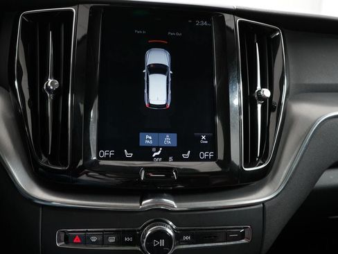 Used 2019 Volvo XC60 T5 Momentum w/ Premium Package AWD/4WD image 17