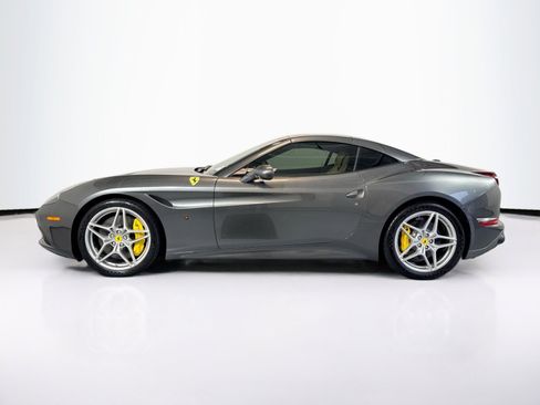Used 2017 Ferrari California T image 2