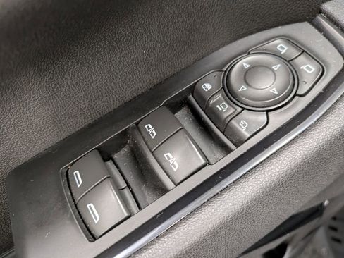 Used 2025 GMC Sierra 2500 AT4 w/ Technology Package image 9