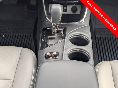 Used 2018 Toyota Avalon XLE Plus image 18