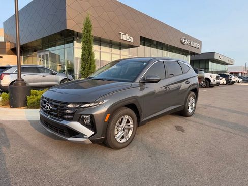 Certified 2026 Hyundai Tucson SE FWD image 2