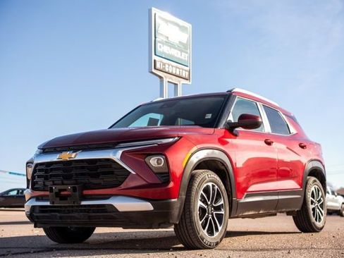 Used 2025 Chevrolet TrailBlazer LT image 1