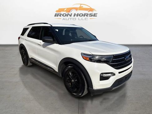 Used 2021 Ford Explorer XLT w/ Equipment Group 202A image 3