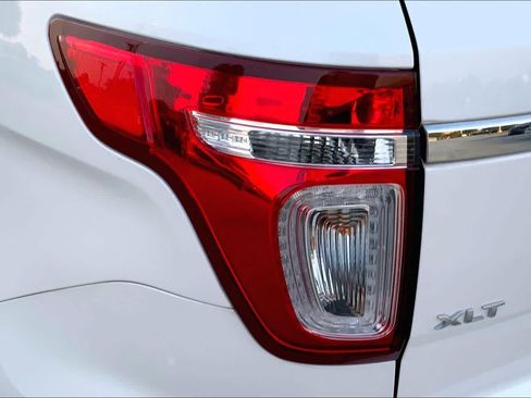 Used 2015 Ford Explorer XLT w/ Equipment Group 202B FWD image 26