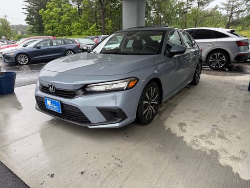 Used 2024 Honda Civic EX image 2