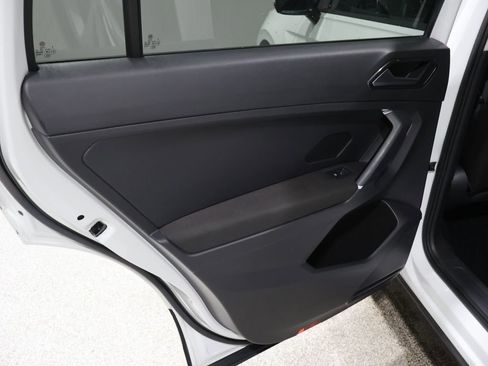 Used 2018 Volkswagen Tiguan S image 18