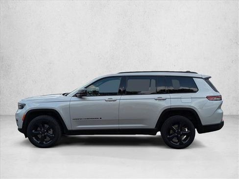 Used 2023 Jeep Grand Cherokee L Laredo AWD/4WD image 9